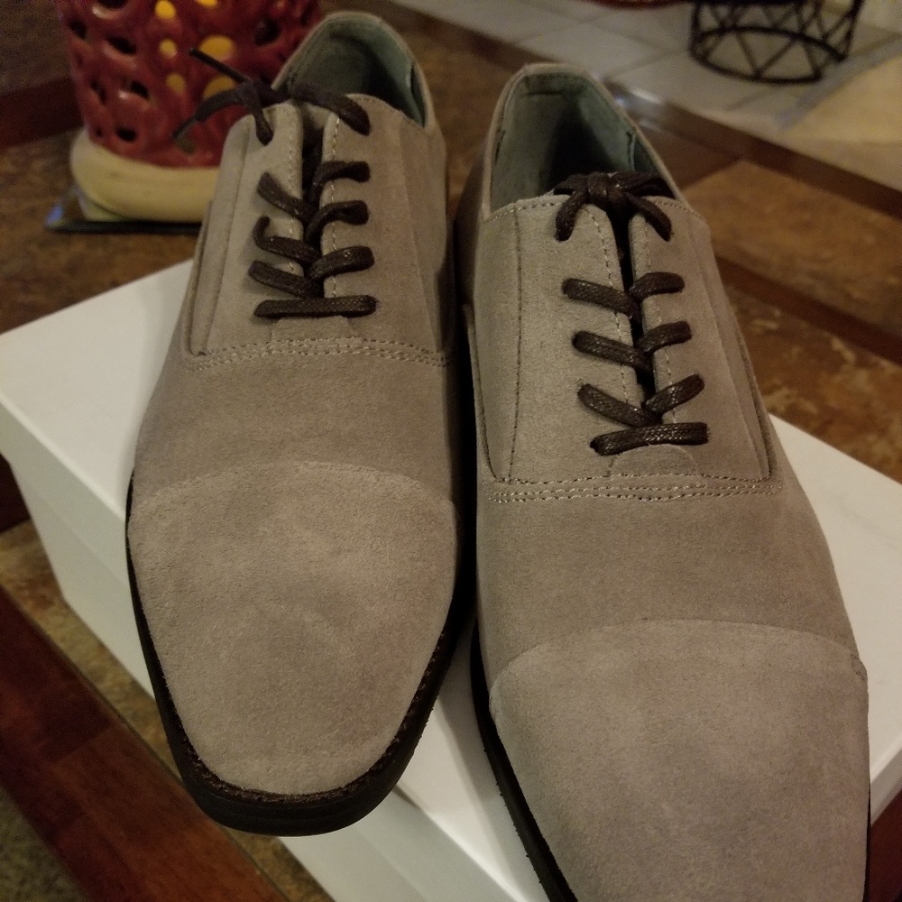 Calvin Klein Suede.. Size 7.. NIB